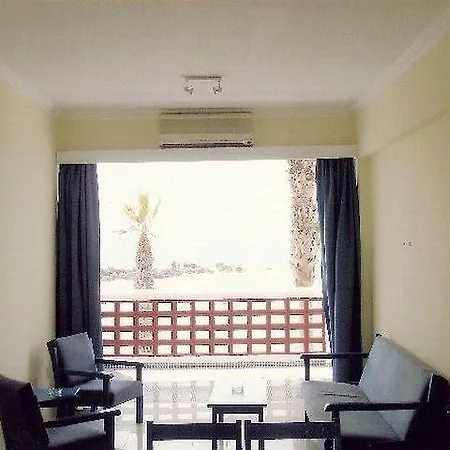 מלון דירות Paphinia Seaview 3*